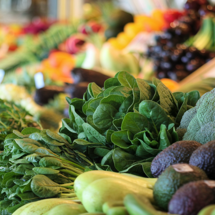etal-marche-legumes-frais-couleurs-vives