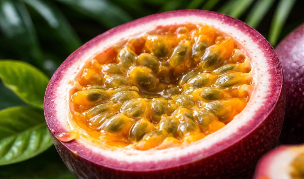 fruit-passion-pulpe-graines-feuilles-exotiques