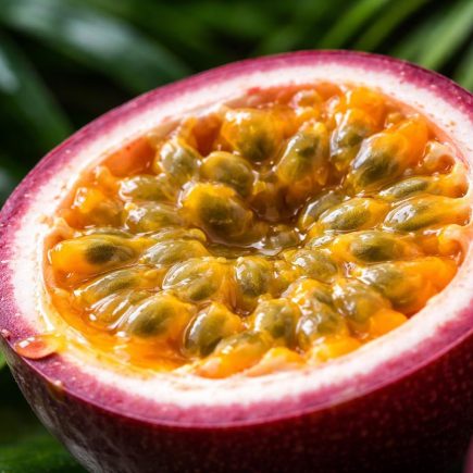 fruit-passion-pulpe-graines-feuilles-exotiques