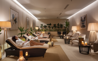 spa-moderne-ambiance-relaxante-bougies-plantes