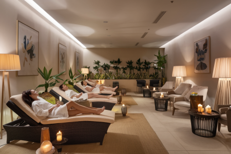 spa-moderne-ambiance-relaxante-bougies-plantes