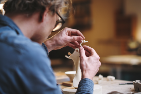 artisan-sculpture-mains-atelier