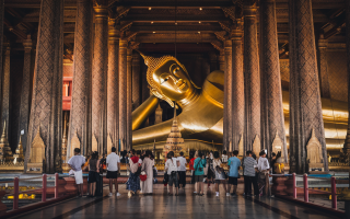 wat-pho-bouddha-couche-visiteurs