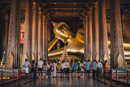 wat-pho-bouddha-couche-visiteurs