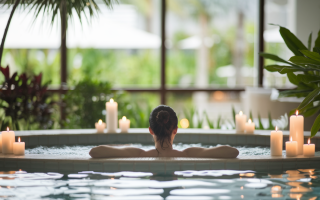 spa-moderne-bain-bougies-plantes