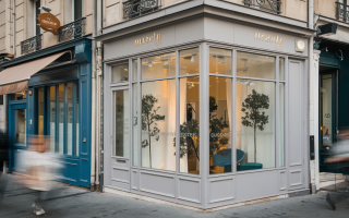 rue-marseille-façades-salons-vitrines-plantes